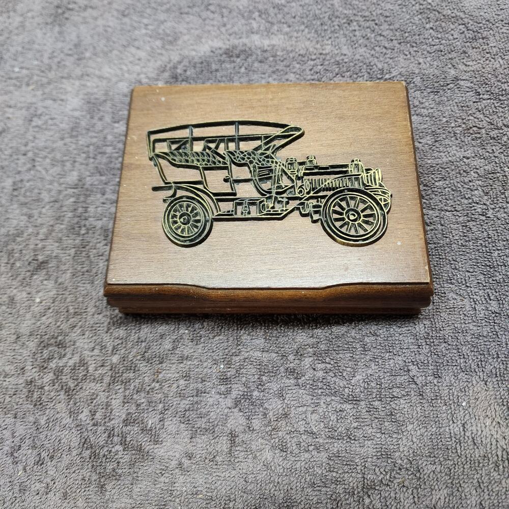 Vintage wooden box with 2 complete Decks of cards 1986 Made in Tiawan U